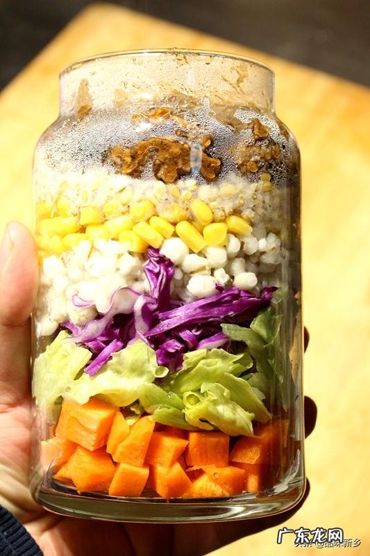 最近健身,而且想搭配一些食物,有没有低脂低卡的代餐推荐?