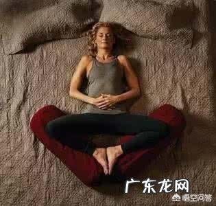 男生肩膀塌怎么练直角肩?