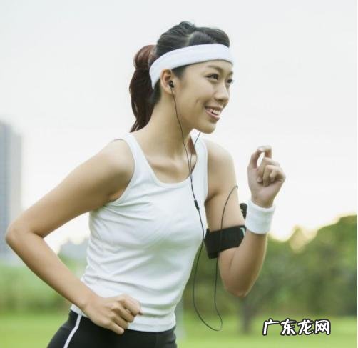 骑动感单车和跑步机上慢跑,哪个更减肥?