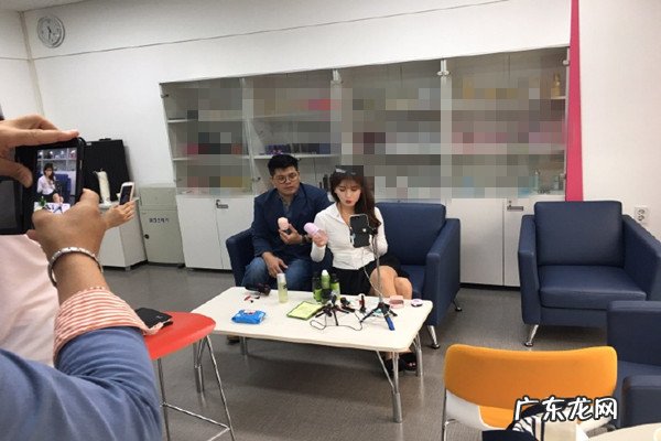 直播间卖童装的窍门是什么？新手卖童装怎么卖？