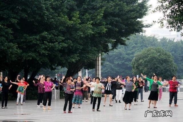 网上跳广场舞的建哥是谁 头条里的有些视频是建哥胖子跳广场舞，对此你怎么看？