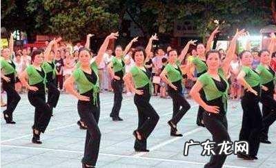 网上跳广场舞的建哥是谁 头条里的有些视频是建哥胖子跳广场舞,对此你怎么看?