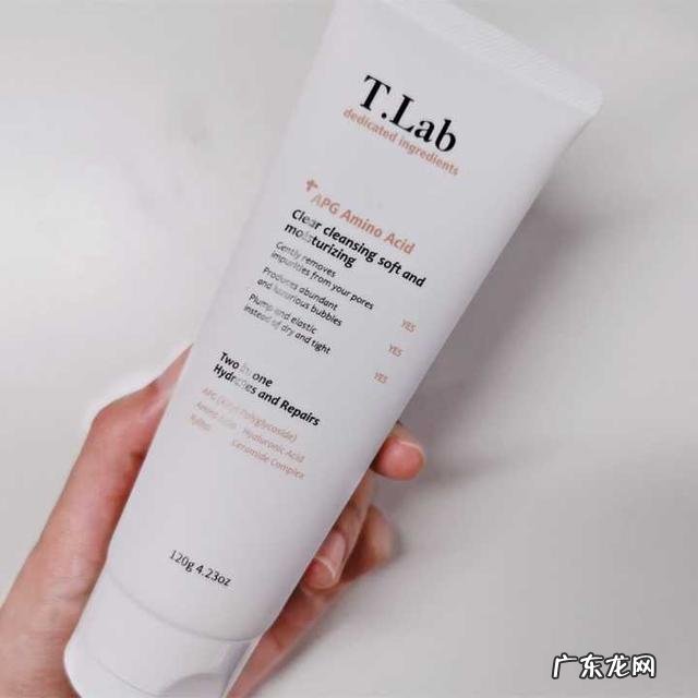 脸上总长痘痘是怎么回事,该怎么办?