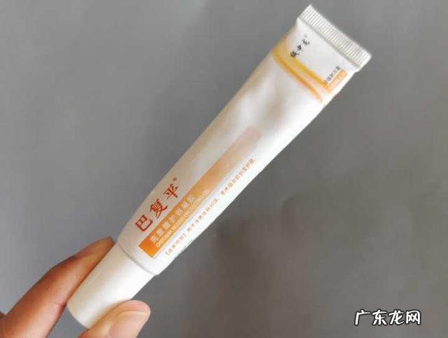 脸上总长痘痘是怎么回事,该怎么办?