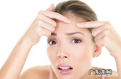 脸上总长痘痘是怎么回事,该怎么办?