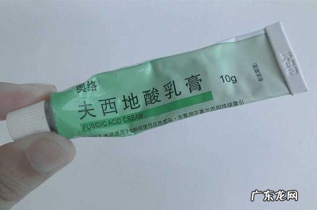 脸上总长痘痘是怎么回事,该怎么办?