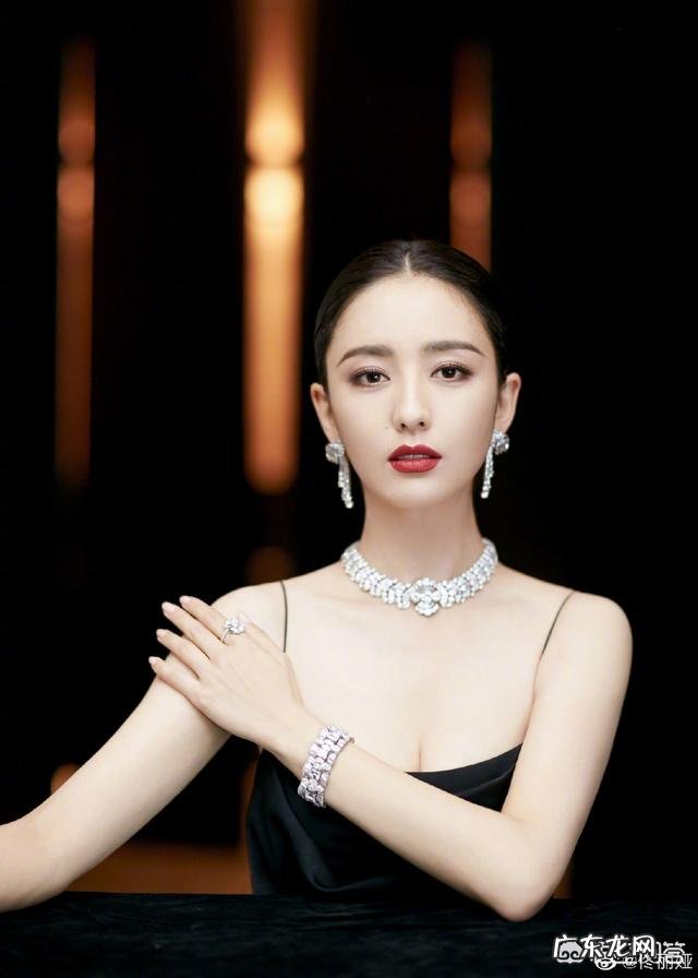 从《阿娜尔罕》到《三生三世》,迪丽热巴减肥成功秘诀是什么?