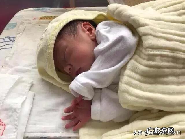 剖腹产后四个月了，距离恢复孕前体重还有20斤，怎么瘦身？