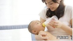 宝宝一天都在吃奶状态是怎么回事-一个月宝宝频繁吃奶吃不饱状态