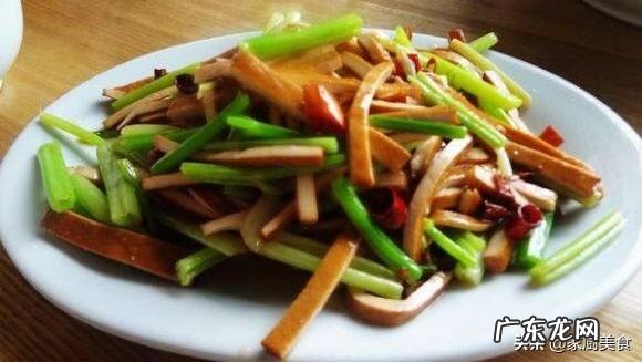 胡萝卜可以和什么一起榨汁?