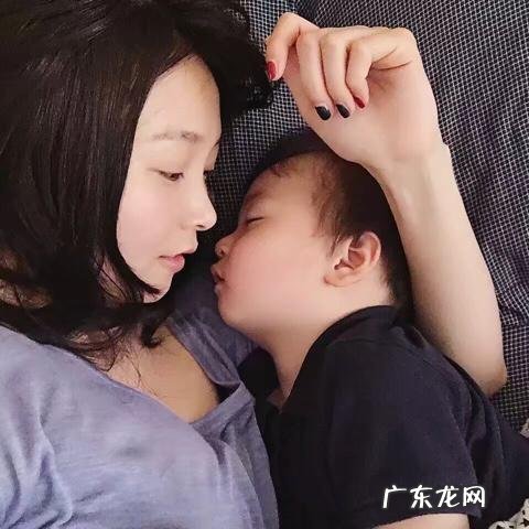 孕妇玩手机，会致胎儿畸形吗？