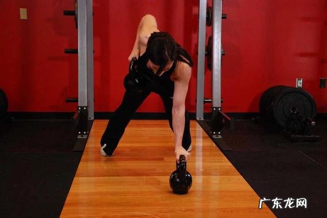 钻石俯卧撑,练臂围最好的徒手动作,为何很多人连十个都做不了?