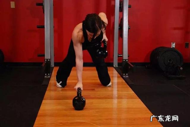 钻石俯卧撑,练臂围最好的徒手动作,为何很多人连十个都做不了?