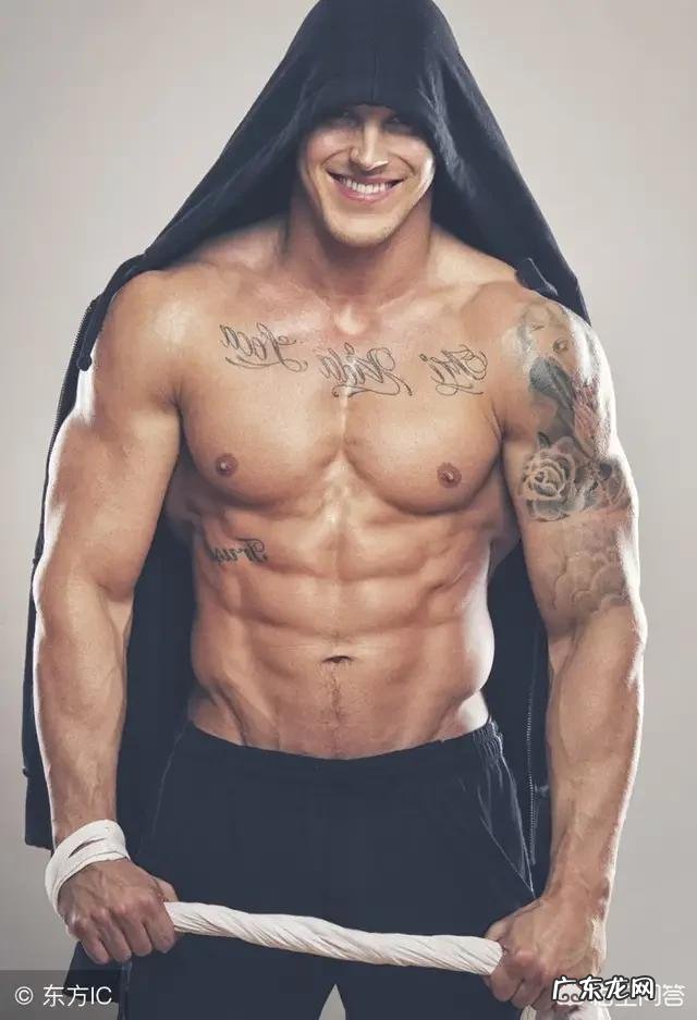 当妹子看到肌肉男 女生看到肌肉男是什么反应?