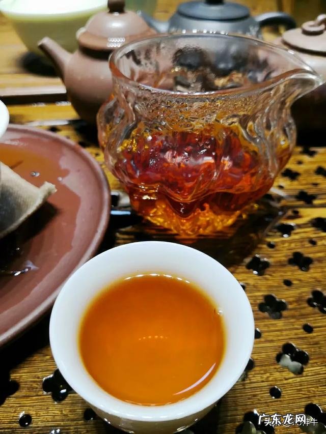 喝茶是喝红茶好还是绿茶好 其中包括红茶绿茶 三年前的茶叶还能喝吗?为什么?