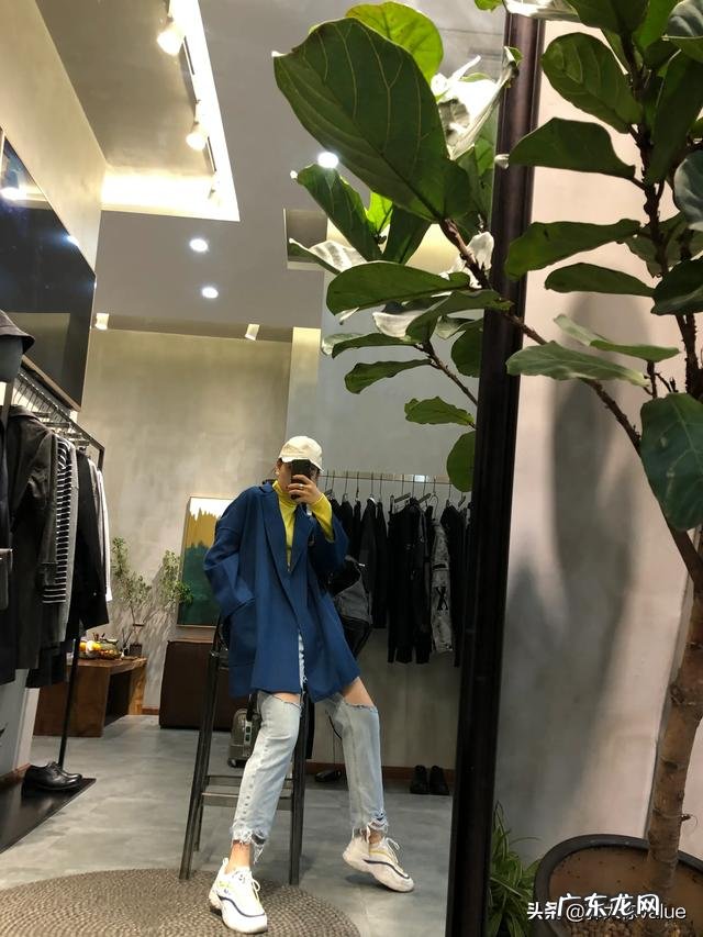 单一的服装店除了卖服装,还能卖点什么?