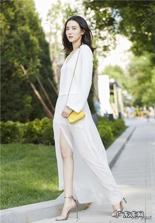 “黑丝”果然都是给细腿准备的,杨幂宋佳同穿字母丝袜谁腿更绝?