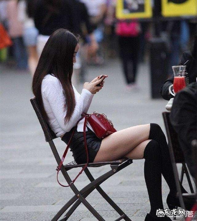为什么越来越多的人喜欢穿长筒袜呢?