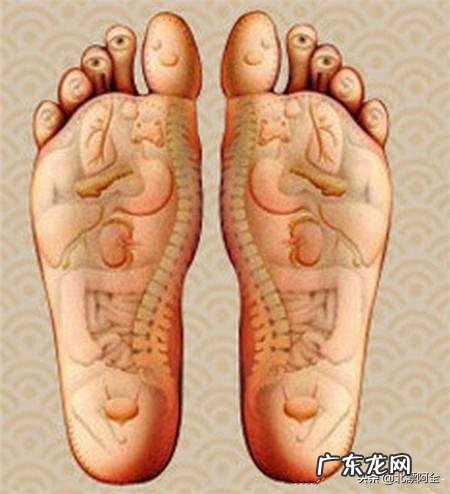 睡前泡脚对身体有什么好 晚上睡前泡脚有什么好处和作用？