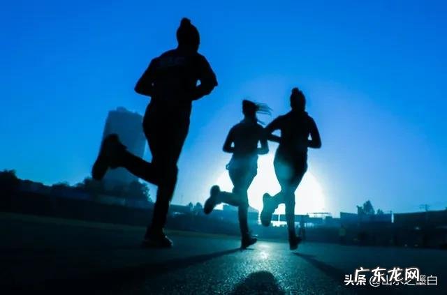 睡前泡脚对身体有什么好 晚上睡前泡脚有什么好处和作用？