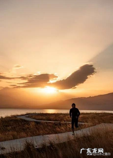 睡前泡脚对身体有什么好 晚上睡前泡脚有什么好处和作用？