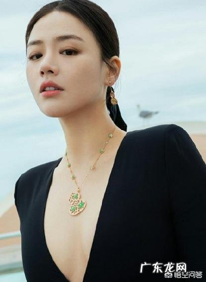 如何看待马思纯上《快乐大本营》衣着不得体引发热议