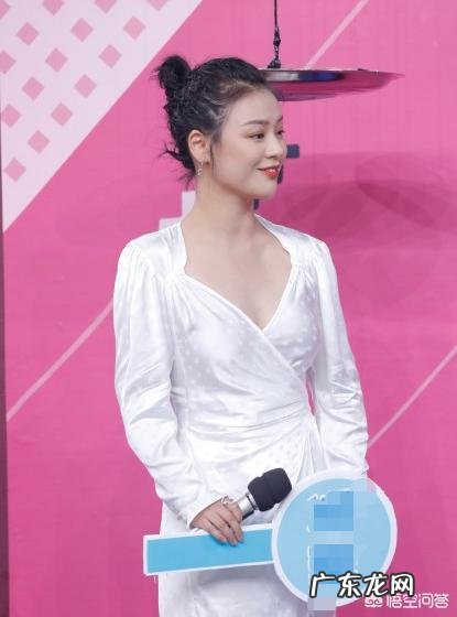 如何看待马思纯上《快乐大本营》衣着不得体引发热议