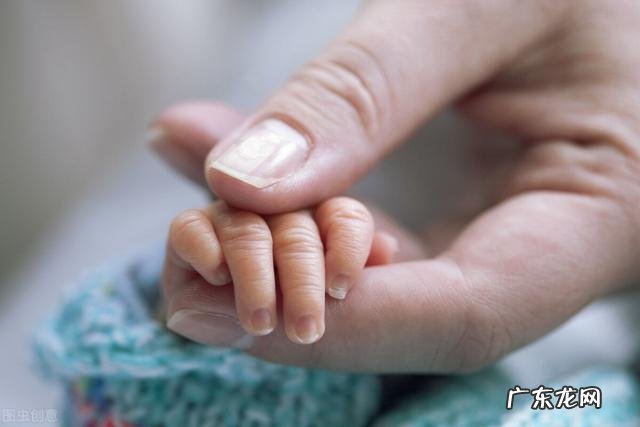 为啥婴儿爱握住手指-婴儿为什么喜欢捏手指