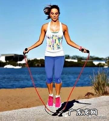 每天跳绳5000一个月瘦多少 每天跳绳一个小时,半个月可以瘦下来一点吗?