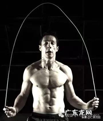 每天跳绳5000一个月瘦多少 每天跳绳一个小时,半个月可以瘦下来一点吗?