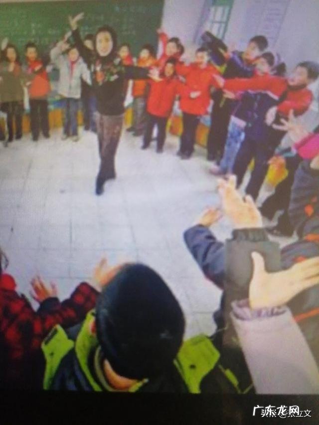 山东将在全省中小学和高等学校强化落实早操制度,对比你怎么看?