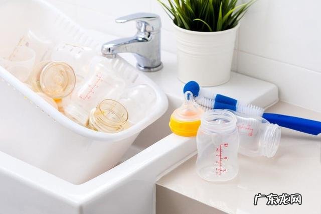 宝宝爱哭闹特别粘人是什么原因-婴儿突然爱哭闹粘人