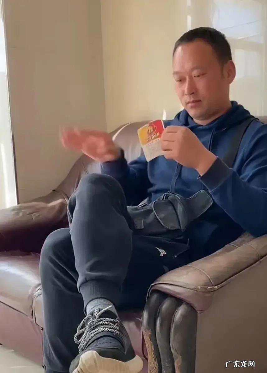 张同学拒绝每年500万买断运营权,张同学账号有多挣钱?