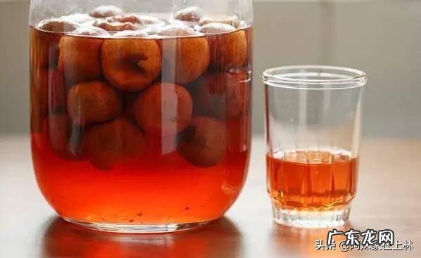 我有放了一年的山楂干和干荷叶吧,不知道能用来做什么?