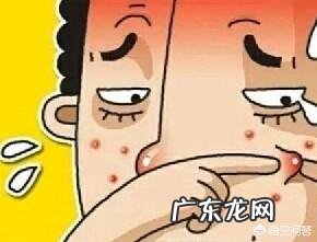 男生的皮肤突然开始变得很油,长了很多闭口,该怎么办