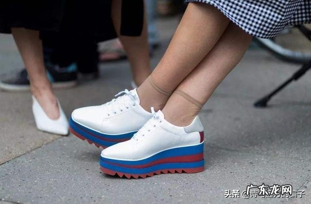 肤色裤袜怎么搭配冬季 厚的裤袜要怎样搭配才不Low？