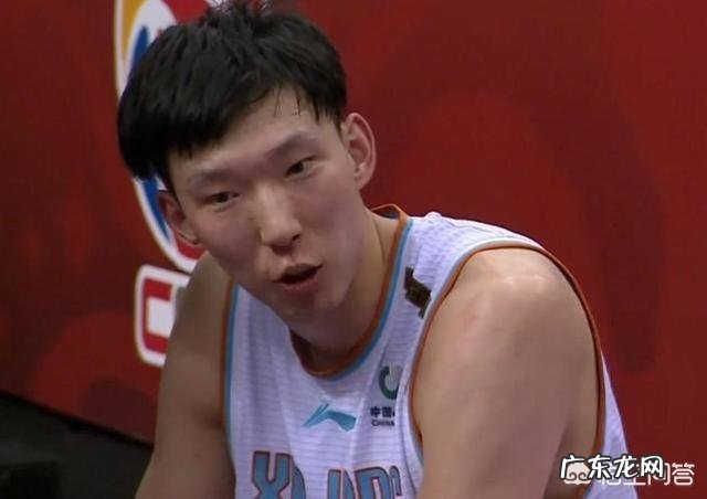 苦练+增重,为何在比赛中,周琦还是顶不动青岛的小后卫呢?