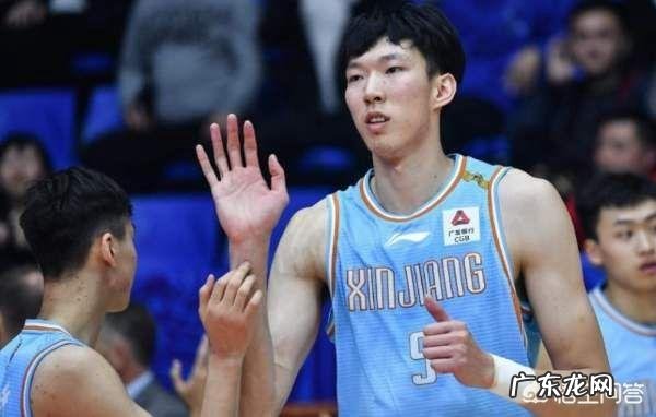 苦练+增重,为何在比赛中,周琦还是顶不动青岛的小后卫呢?