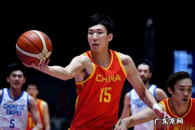 苦练+增重,为何在比赛中,周琦还是顶不动青岛的小后卫呢?