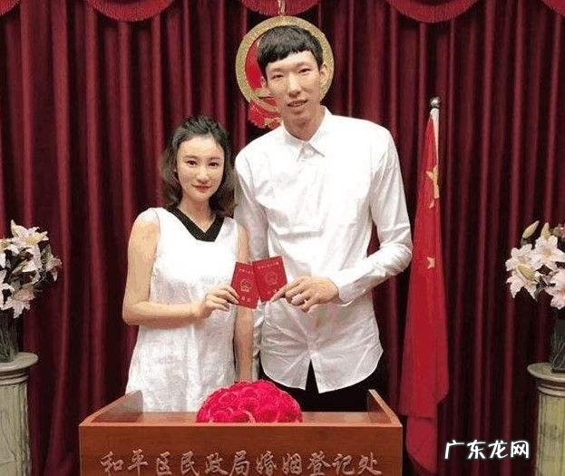 苦练+增重,为何在比赛中,周琦还是顶不动青岛的小后卫呢?