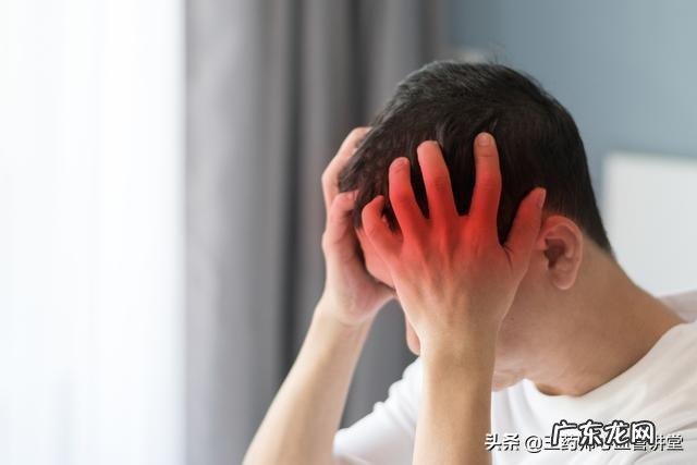 摔倒后脑勺着地脑出血症状有哪些 脑出血发病时一般会出现哪些症状?