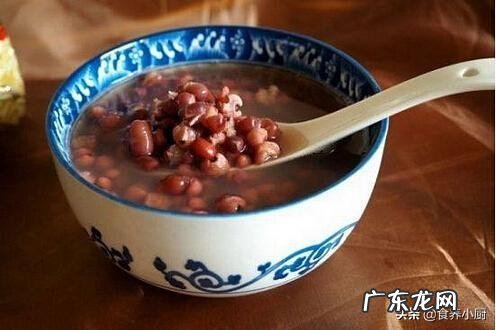 红豆绿豆黑豆黄豆什么最有营养 黄豆绿豆经常吃，为何吃黑豆的人很少？到底谁的营养价值高？