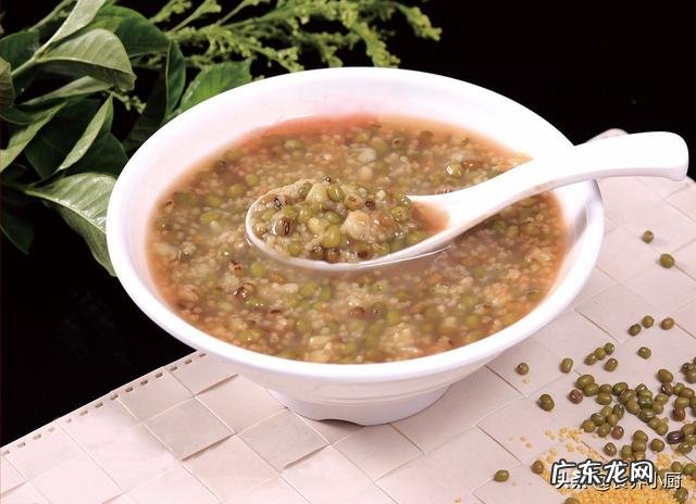 红豆绿豆黑豆黄豆什么最有营养 黄豆绿豆经常吃，为何吃黑豆的人很少？到底谁的营养价值高？