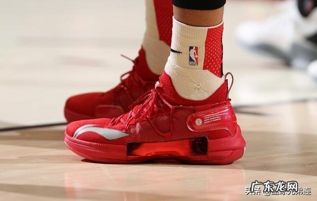 有什么好点的篮球鞋,价格在三到四百多之间?