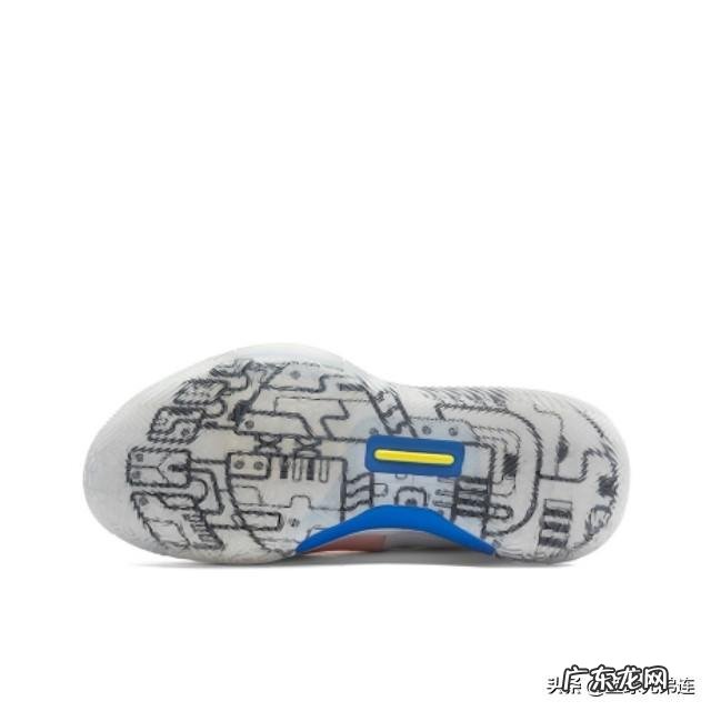 有什么好点的篮球鞋,价格在三到四百多之间?