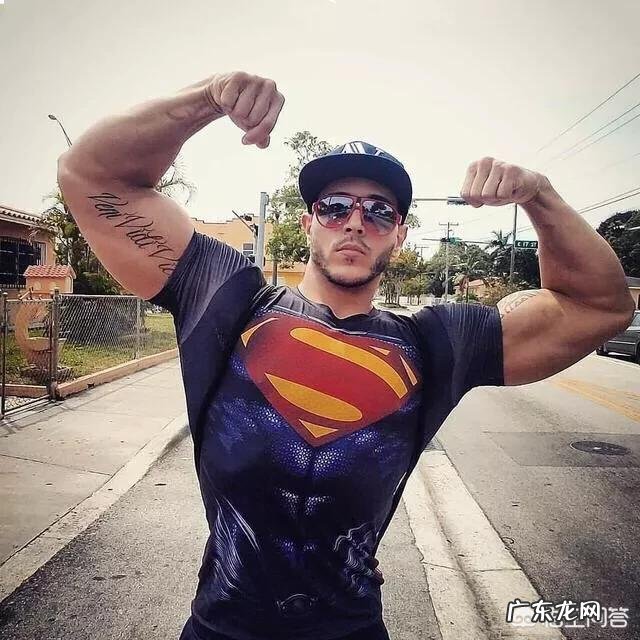 为什么那么多人背个大包去健身房?