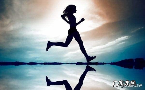 为什么晚饭后运动完的体重会比晚饭后的体重轻?