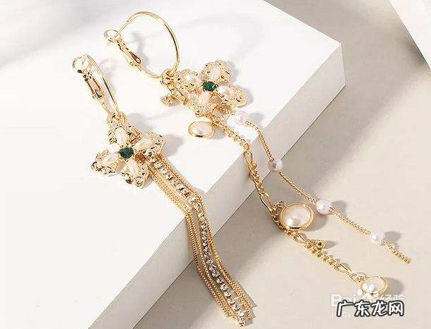 最简单好看的围巾织法 今年最流行的围巾织法