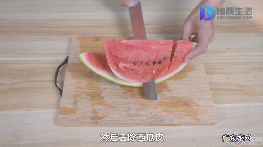 西瓜花样切法图片? 心形西瓜的切法