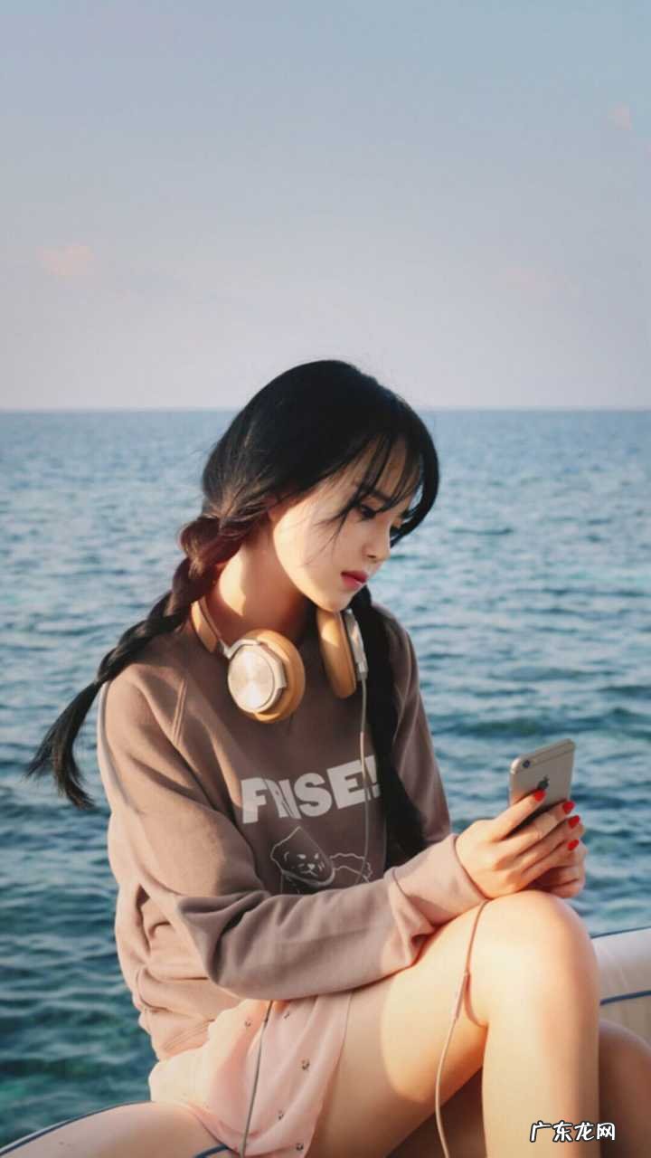 如何在word里制作电子小报的版面和边框？